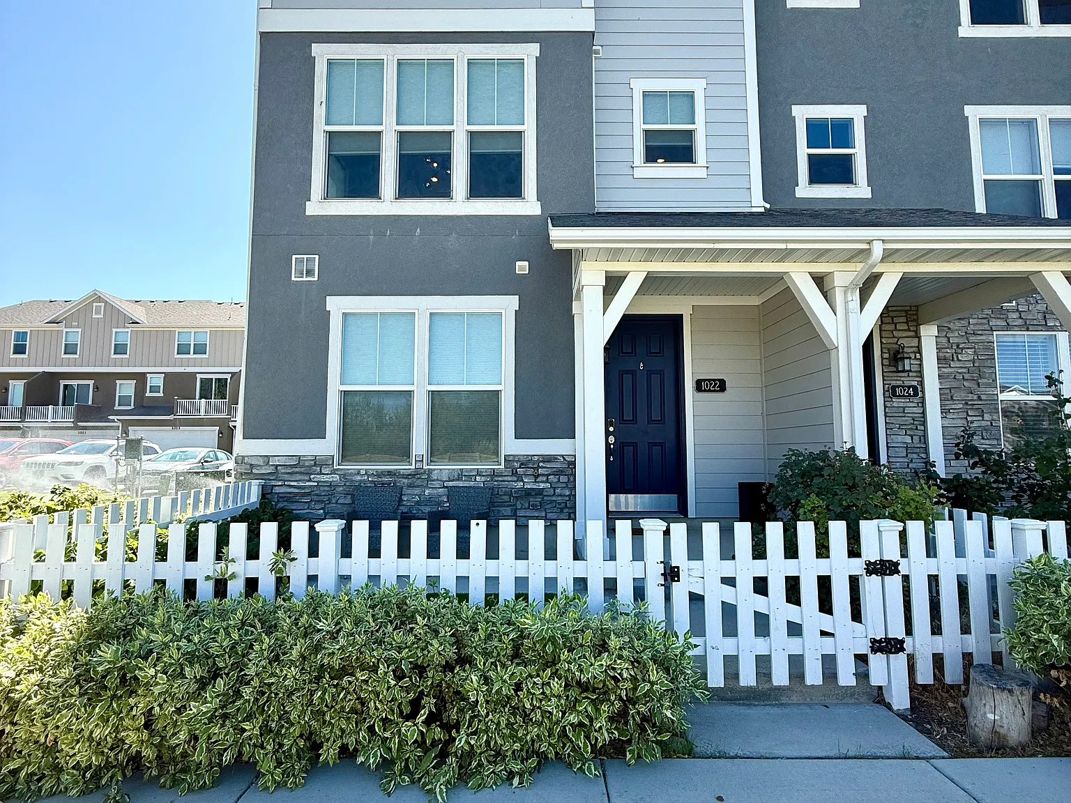 4 bed, 1960 sqft, $2,350 — Photo 2