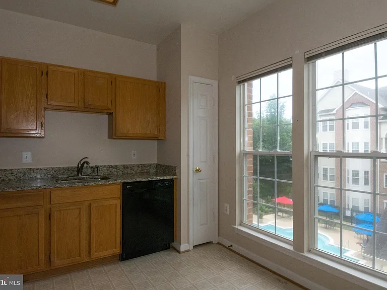 4139 Fountainside Ln — Photo 3