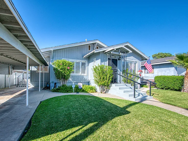 2434 Yerba St — Photo 3
