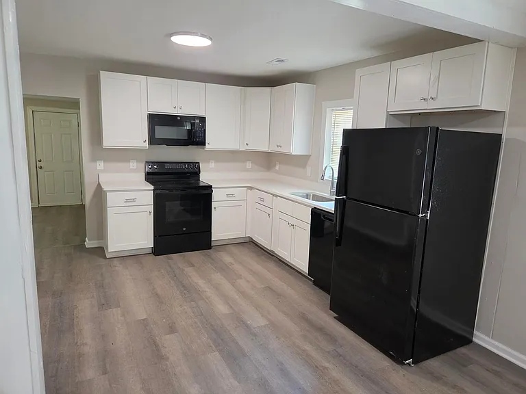 3152 S Stratford Rd — Photo 5