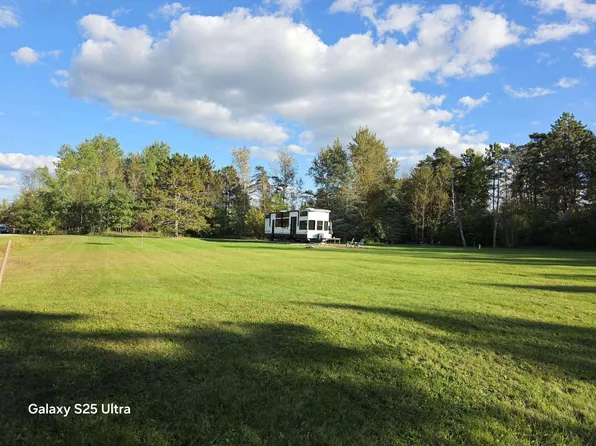 1565 Cumberland Cir, Gladwin, MI 48624