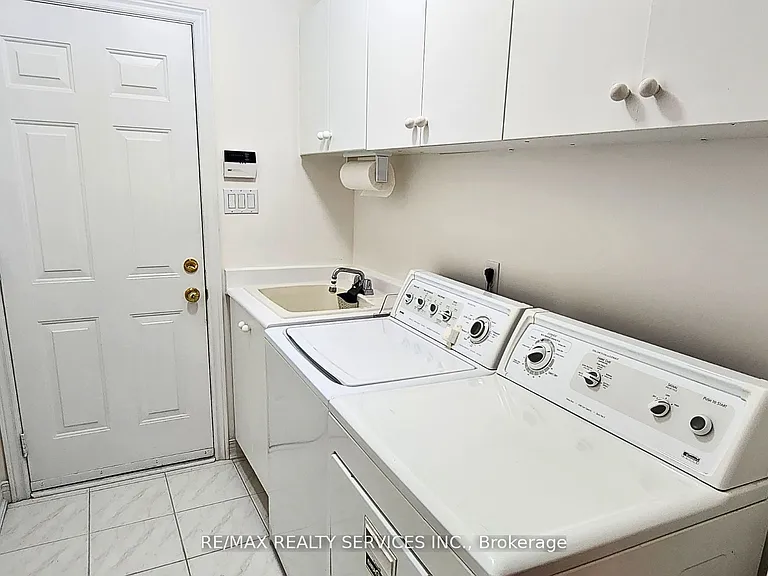 387 Rocca Ct #BASEMENT — Photo 11