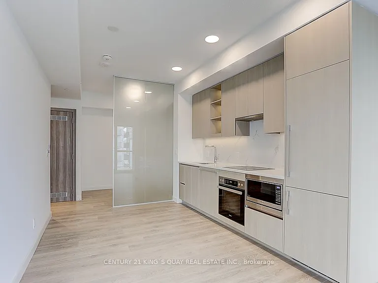25 McMahon Dr #601 — Photo 17