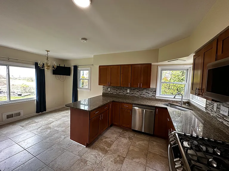 1604 Woodhill Ct — Photo 19