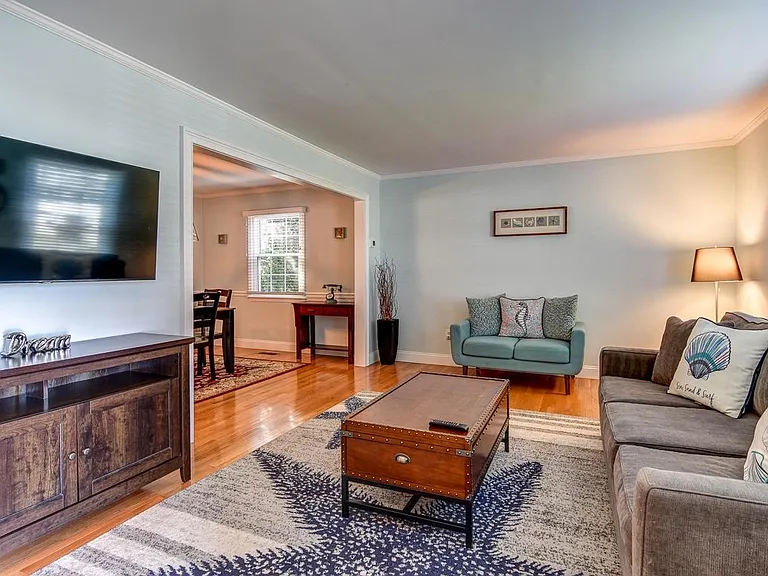 208 New York Ave — Photo 19