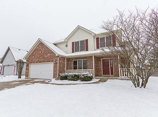 10 Walnut Grove Ct, Lake In The Hills, IL 60156