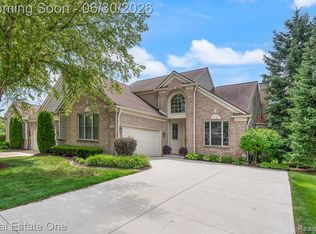 1904 Dunham Dr #12, Rochester, MI 48306