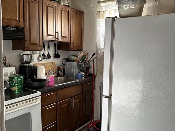 3rd image of 3426 Hartville St