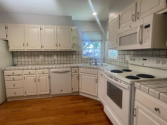 4th image of 1515 Willowdale Dr