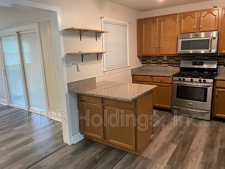 8011 Beckner Ct — Photo 5