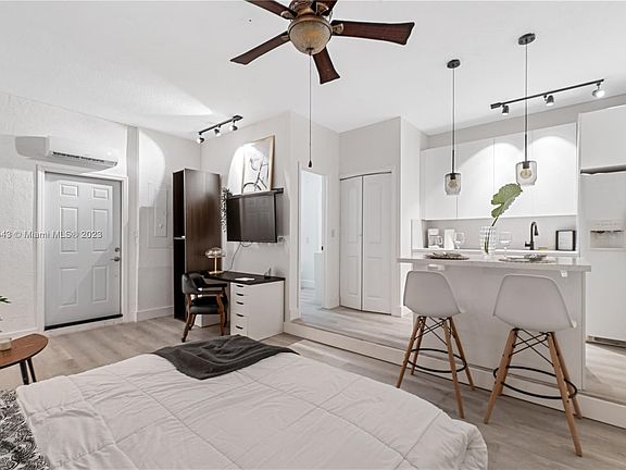 5th image of 657 SE 31st Ave #657