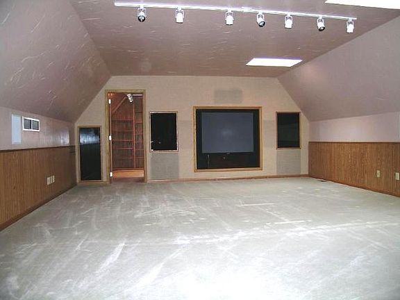 4th image of 1302 W E St