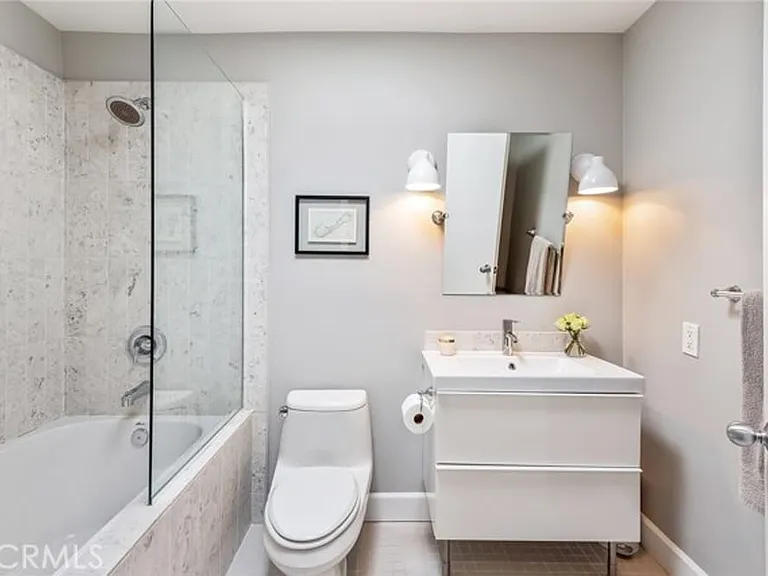 22526 Friar St — Photo 21
