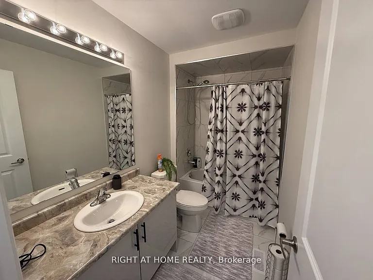 28 Federica Cres — Photo 18