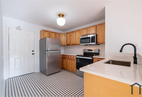 3rd image of 1437 Lucile Ave SW