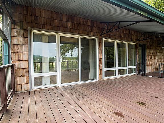 Main deck full of windows