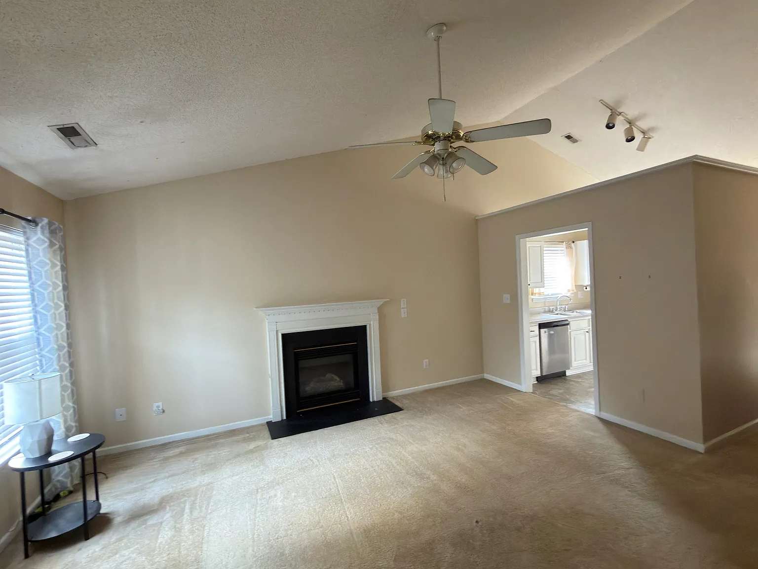 2 bed, 1124 sqft, $1,500 — Photo 2