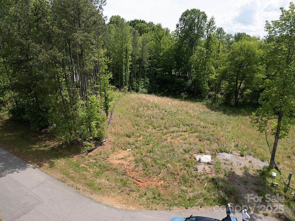 2nd image of 119 Spring View Ln