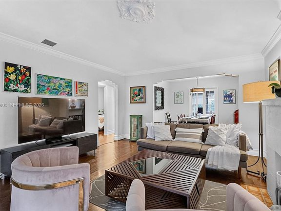 4th image of 704 NE 88th St