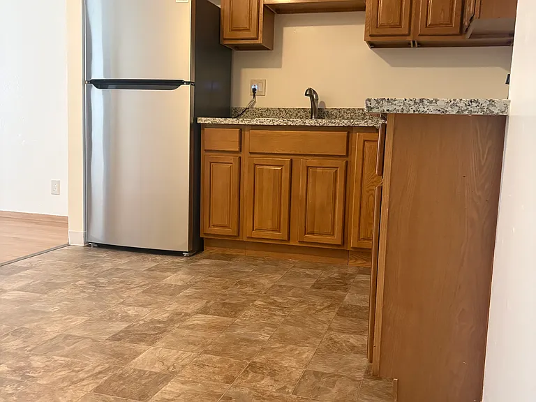 667 Villa St #4 — Photo 8