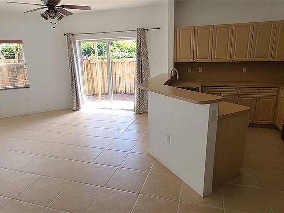3rd image of 2302 SE 24th Ave #2302