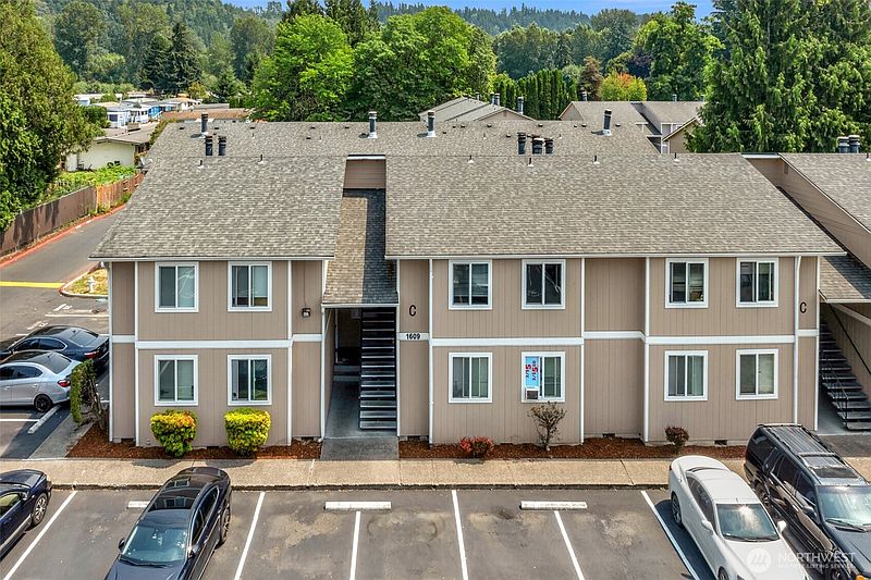 2nd image of 1609 Maple Lane #C1-C8