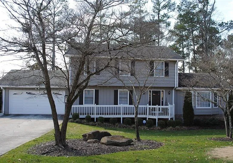 4060 Summit Dr — Photo 1