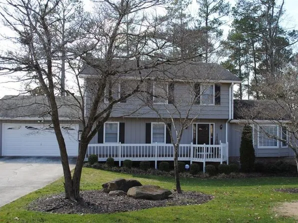 4060 Summit Dr, Marietta, GA 30068