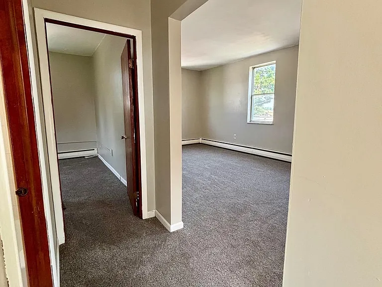 1030 Lawrence Ave — Photo 4