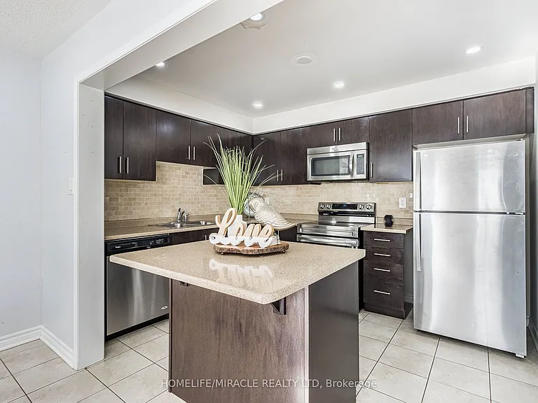 229 Remembrance Rd — Photo 10