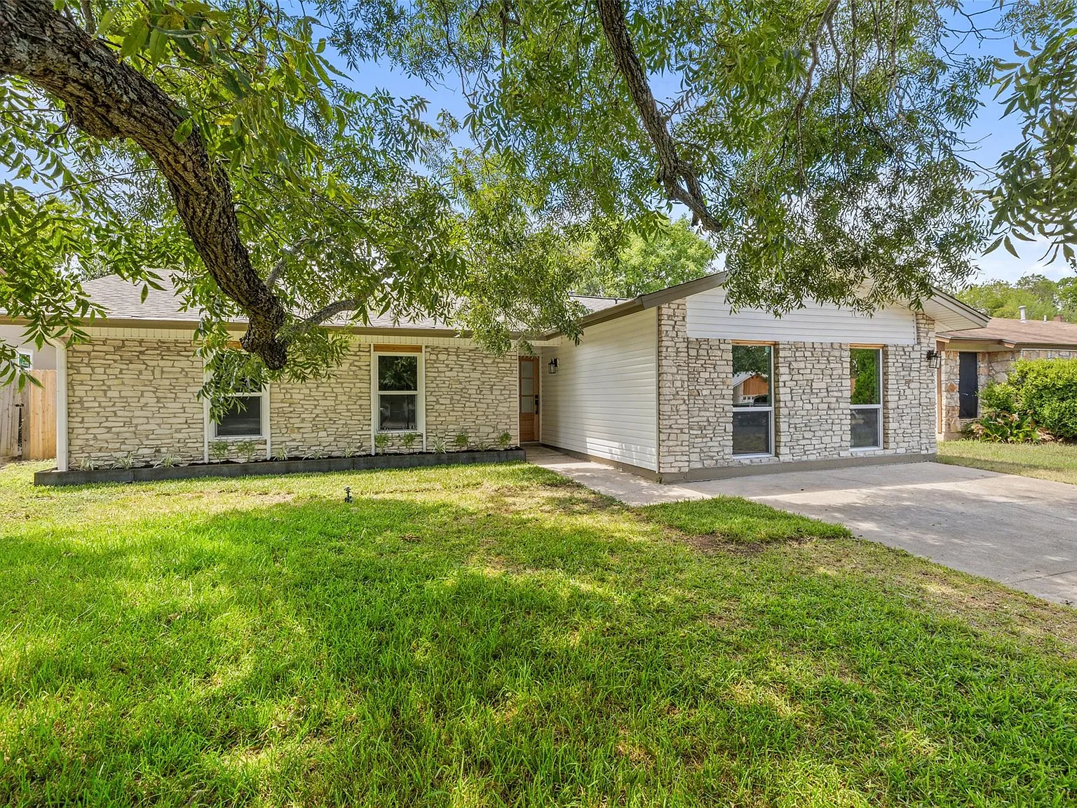 4 bed, 2.0 bath, 1695 sqft, $3,100 — Photo 2