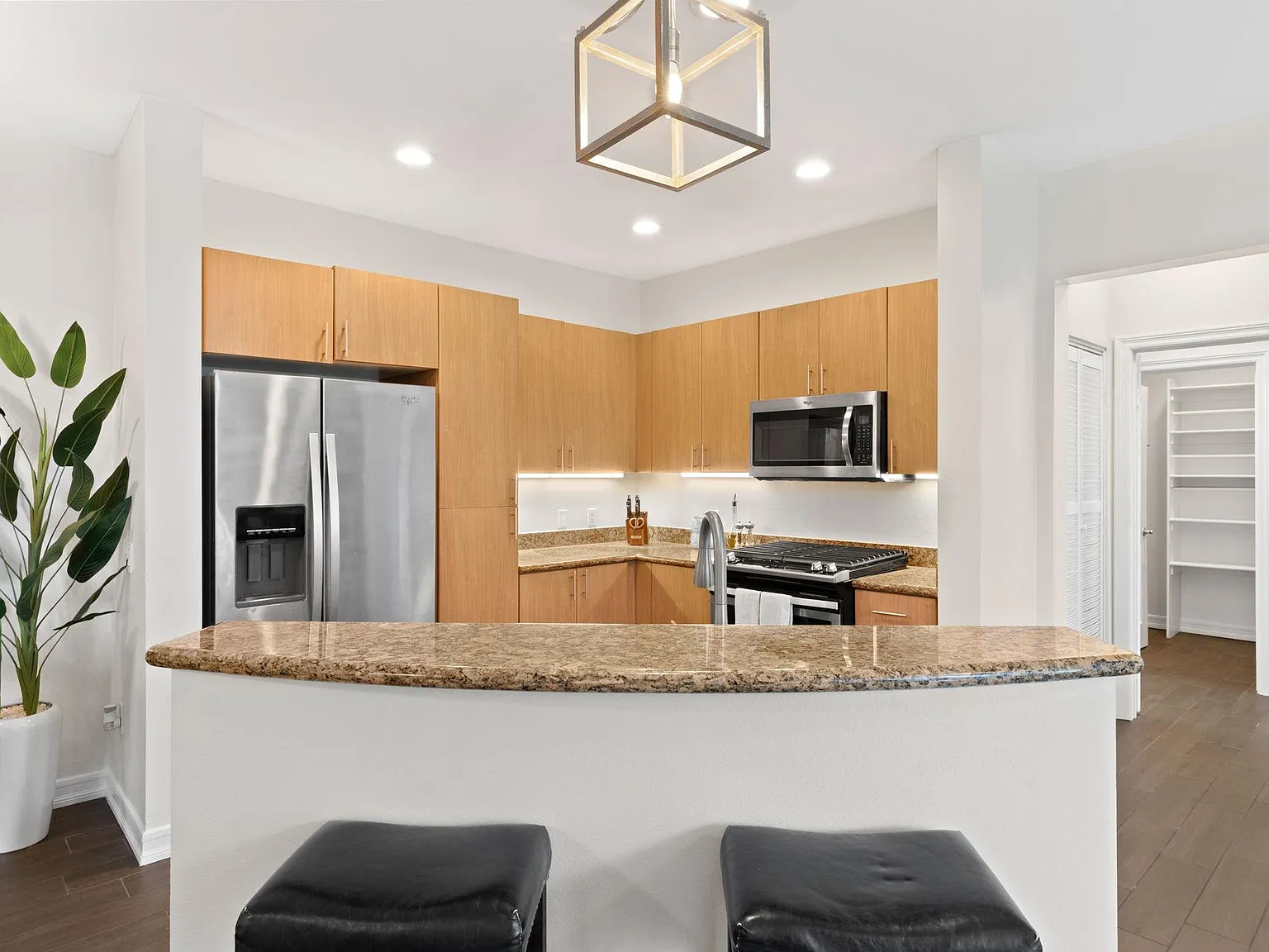 1480 Broadway — Photo 4