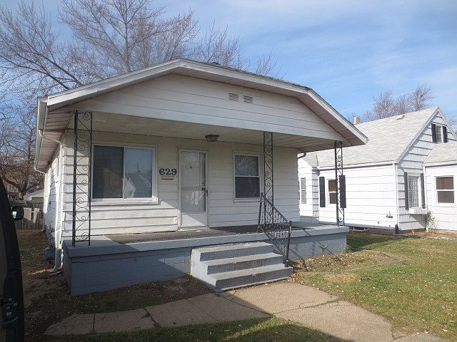 1st image of 629 S 32nd St