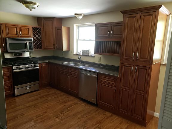 3rd image of 578 Sonny Ln