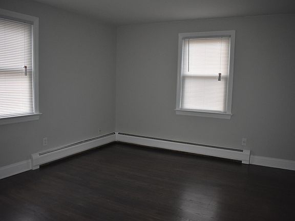 5th image of 33 Ferris Ave #1