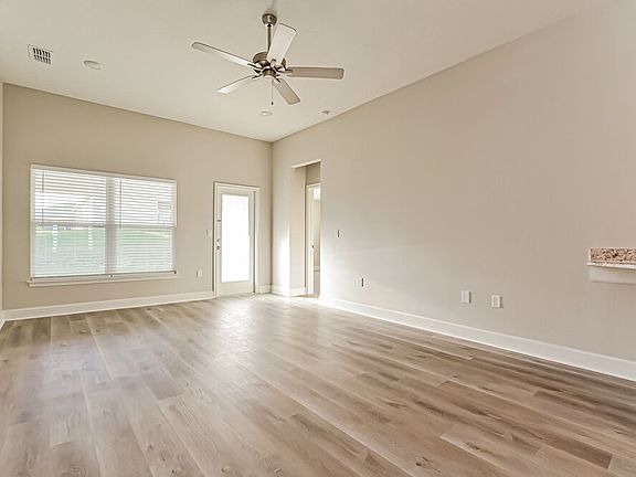 4th image of 802 Edith Dr