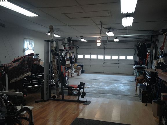5th image of 326 W Huntington St