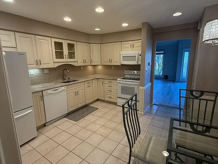 25 Meadow Ave #96 — Photo 5