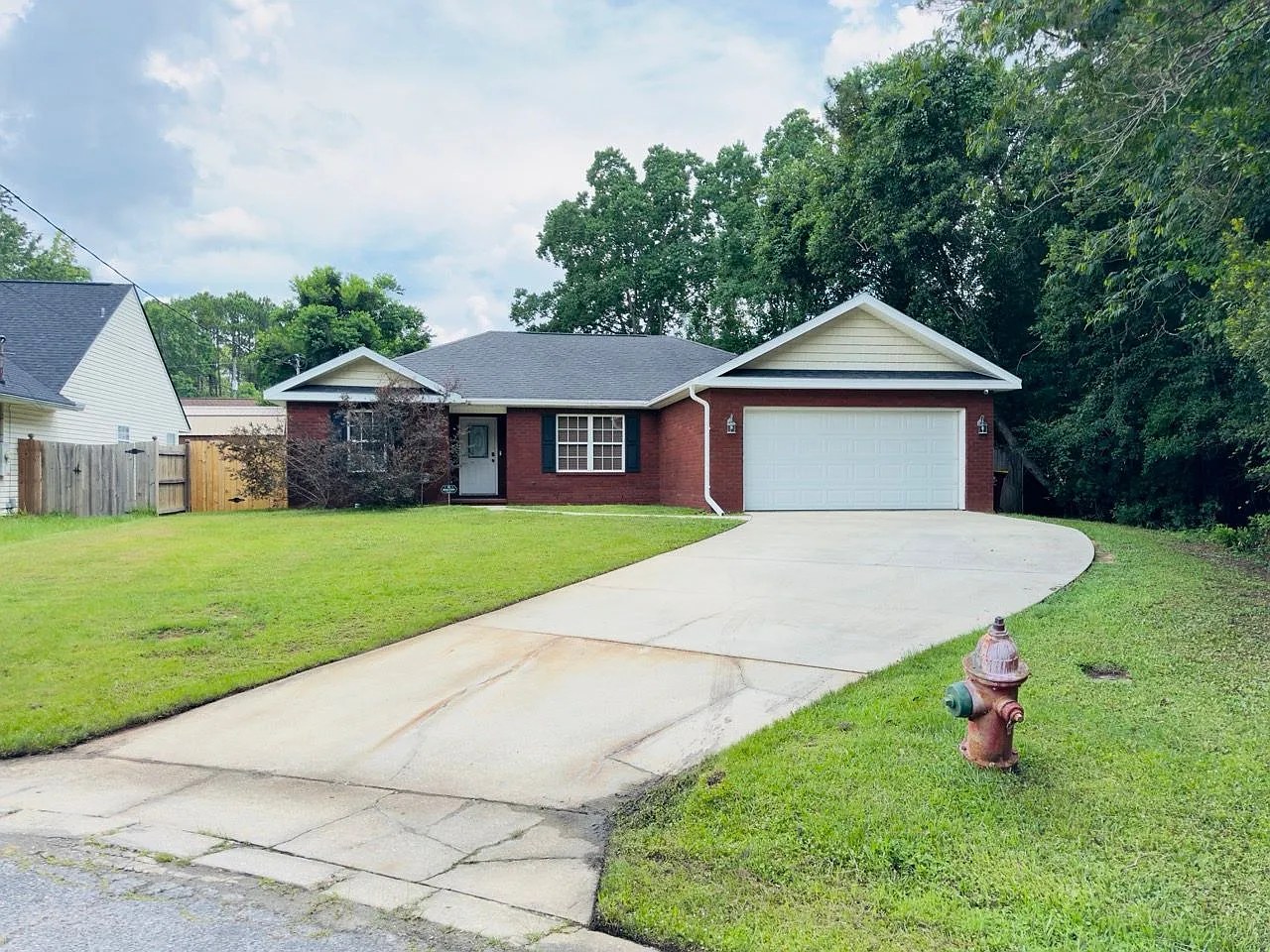 4 bed, 2.0 bath, 1487 sqft, $2,300 — Photo 1