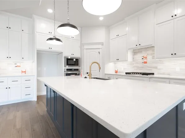 916 Damask Dr, Edmond, OK 73034