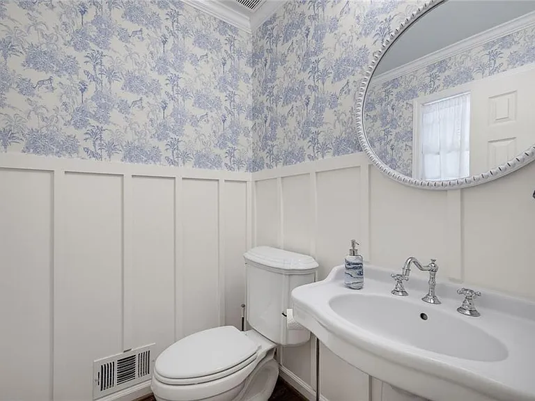 4966 Cambridge Dr — Photo 10