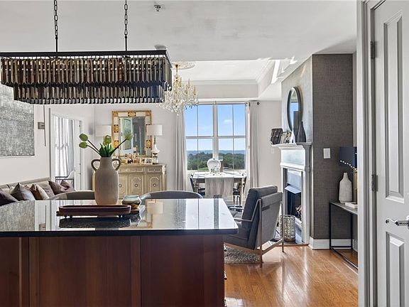 4th image of 2881 Peachtree Rd NE APT 1102