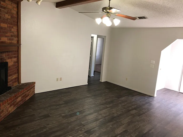 301 W Chantilly Way — Photo 6
