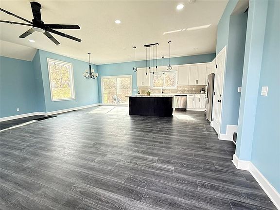 2nd image of 2538 Roe Ln