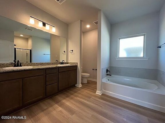 5th image of 305 Cainwood Ct