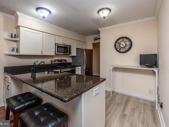 4th image of 500 Campbell Cir #H-12