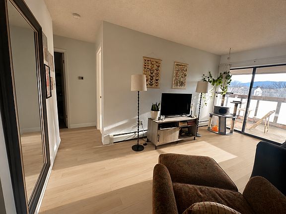4th image of 2990 Eagle Way #13