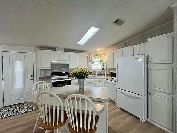 3rd image of 4064 SW 9th Way