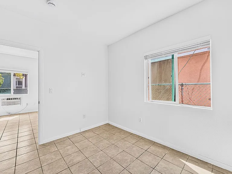 908 Martin Luther King Jr — Photo 12
