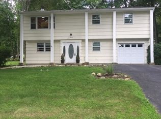 20 Hillside Ter, Andover, NJ 07821